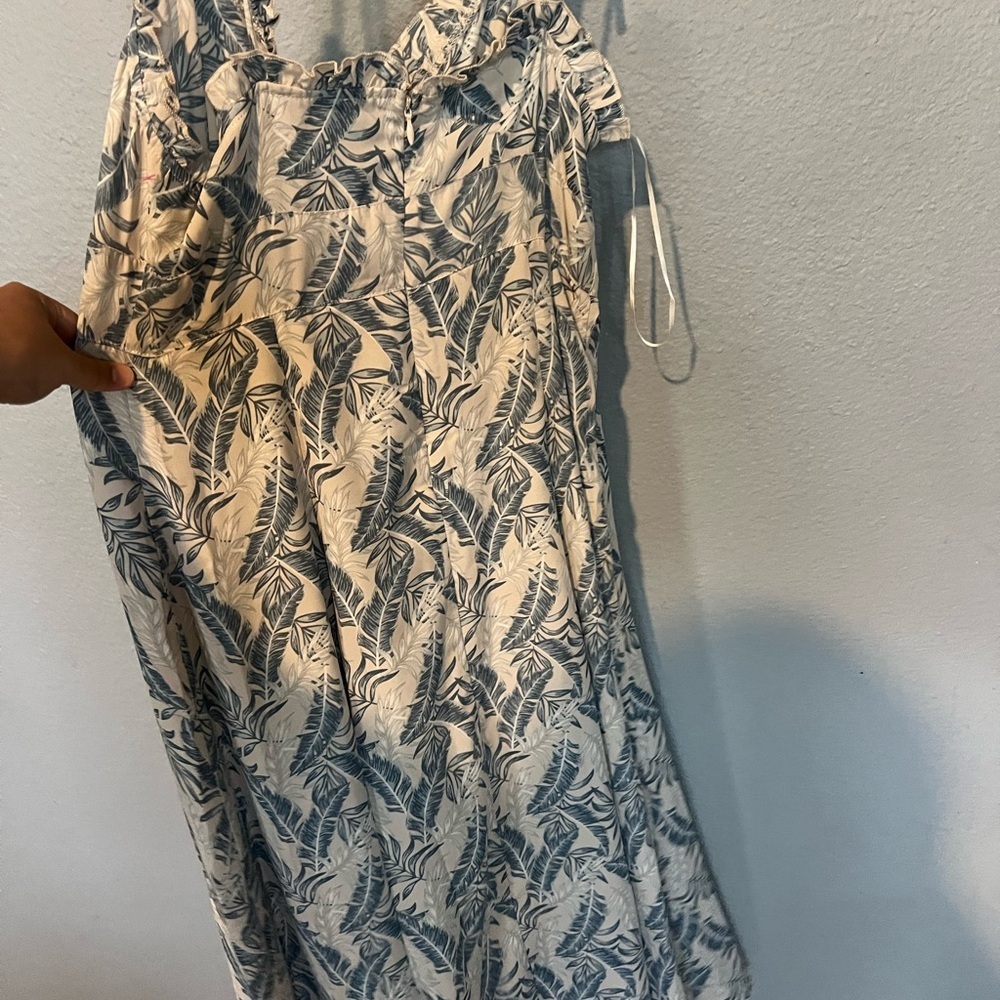 Womens Palm Print Midi Dress Medium Blue White Tropical Leaf Button Up Vacation - Picture 7 of 14